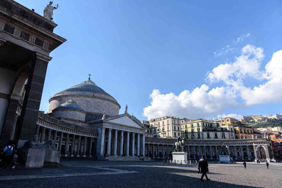 010 - Italia - Nápoles - plaza del Plebiscito - basílica de San Francisco de Paula.jpg